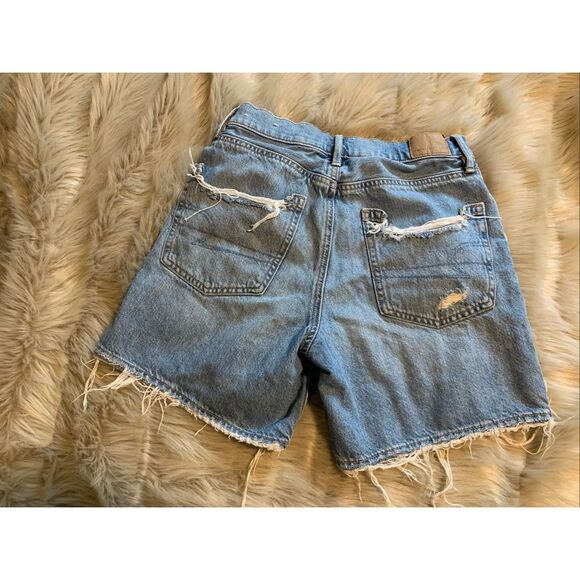 American Eagle 90s boyfriend jean shorts Size 2 - Picture 2 of 6